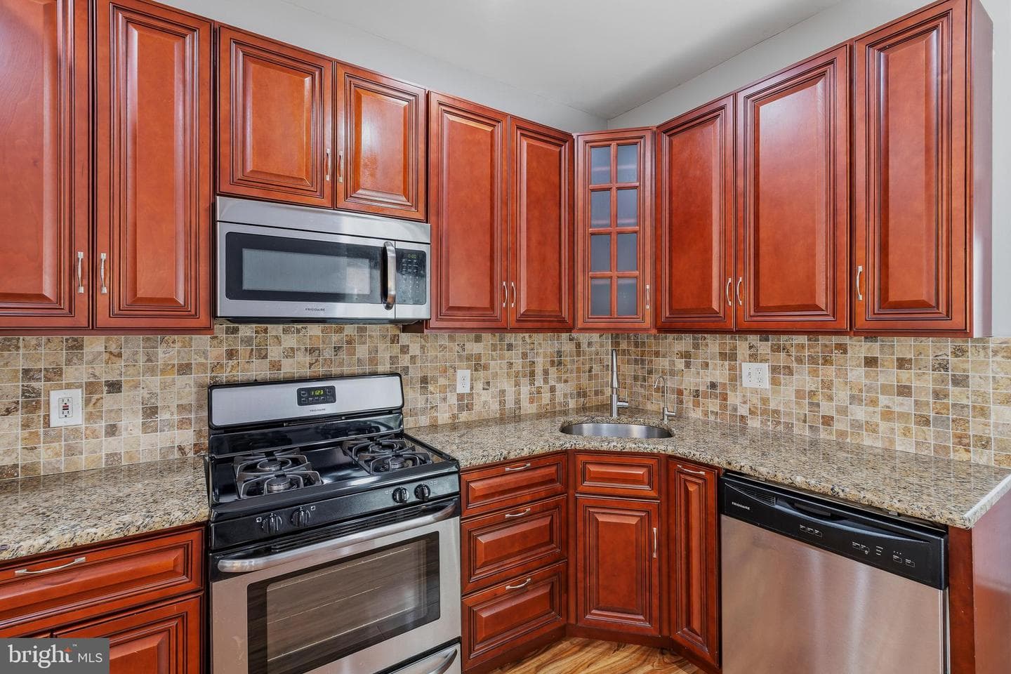 1933 Cambridge Street photo 11