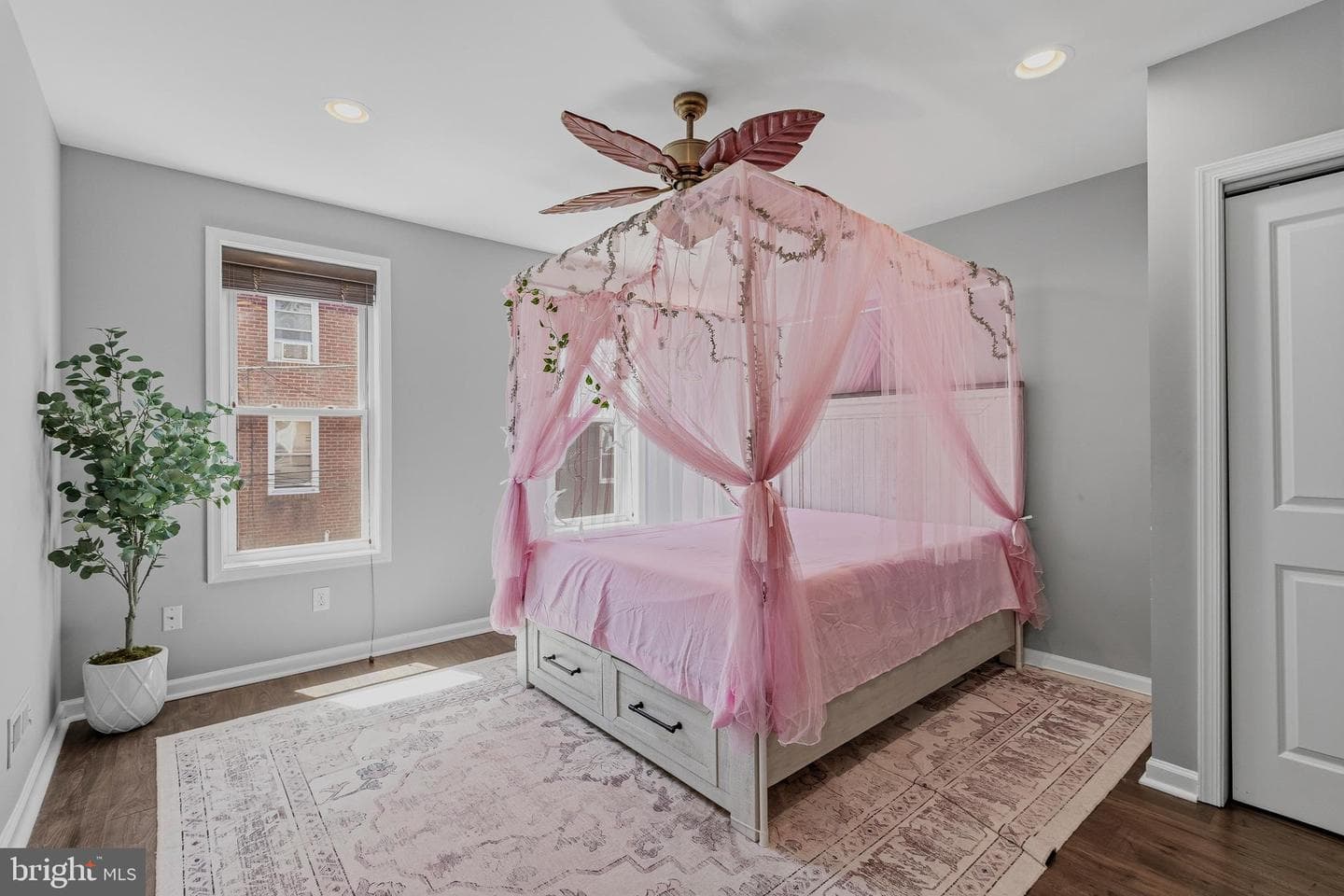 1933 Cambridge Street photo 16