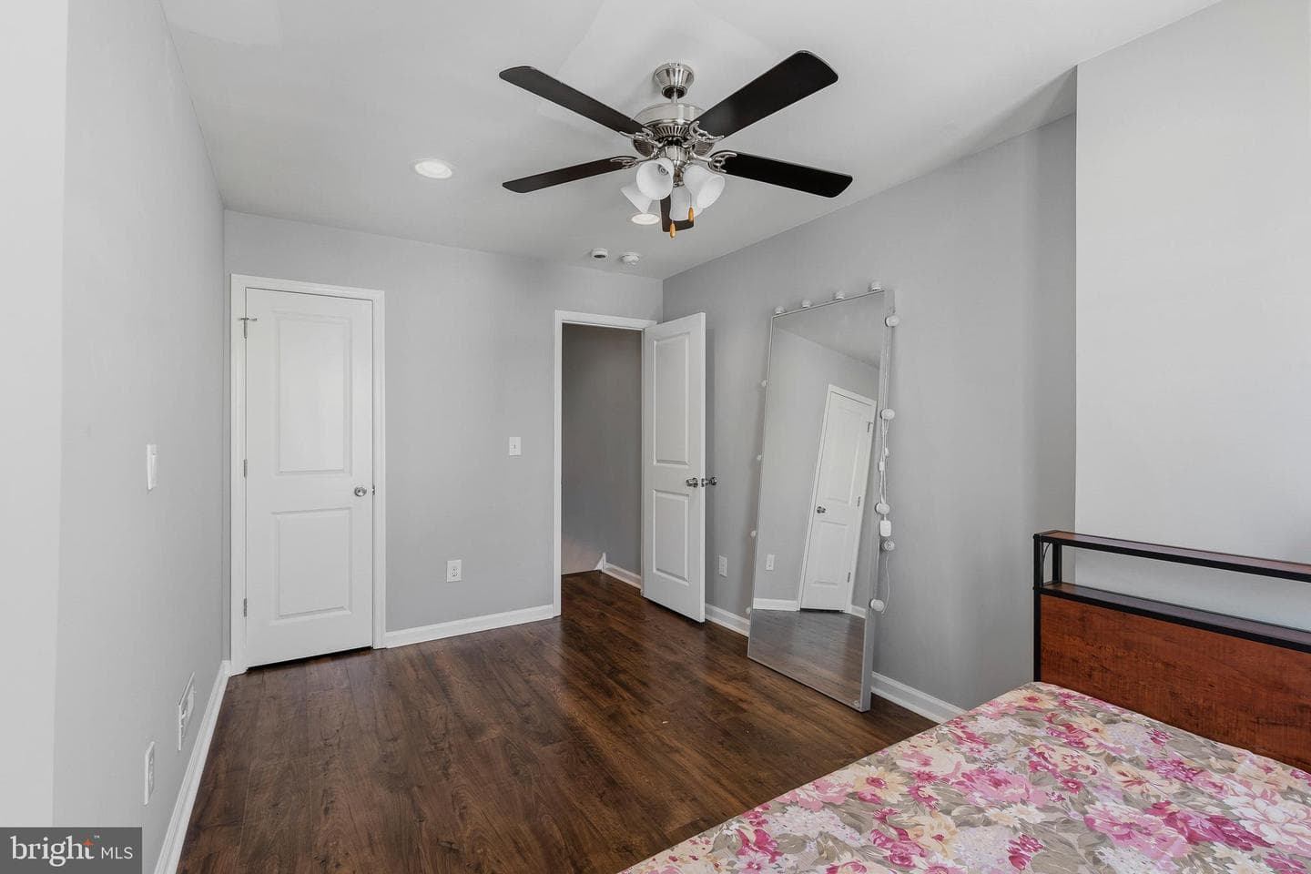 1933 Cambridge Street photo 22