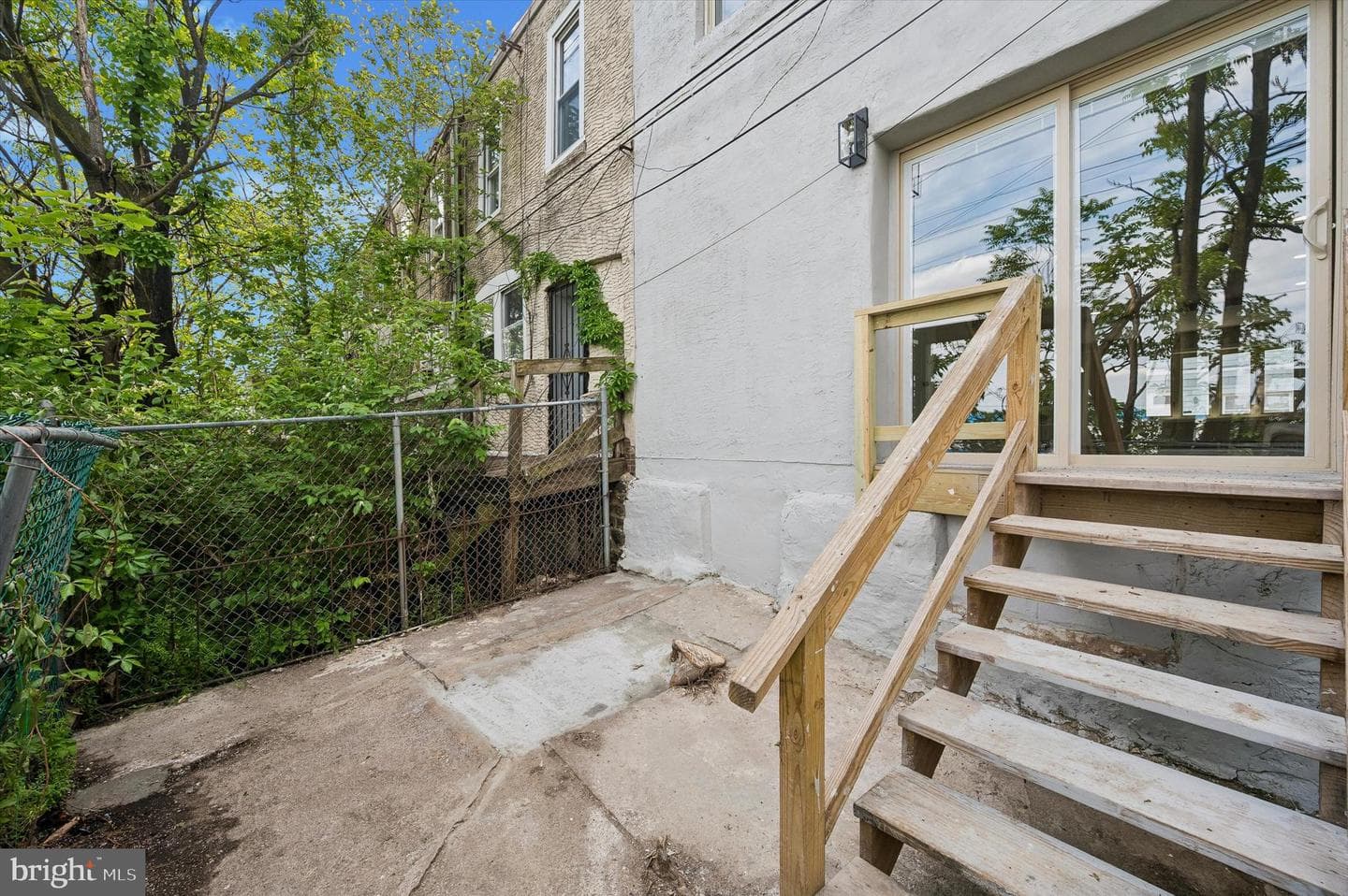 6736 Linmore Avenue photo 22