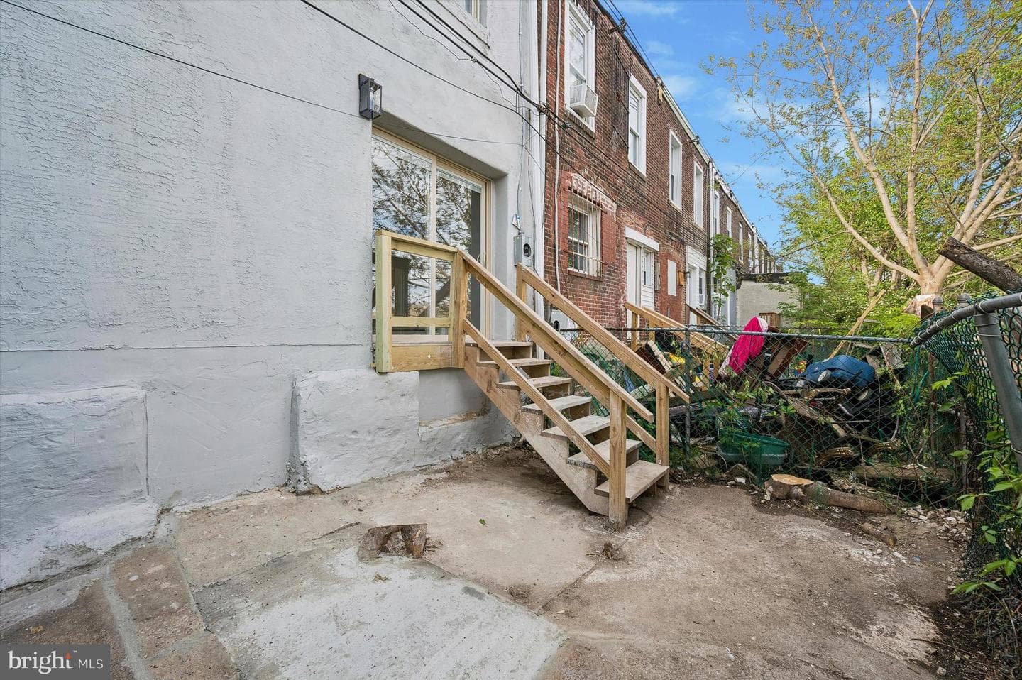 6736 Linmore Avenue photo 23