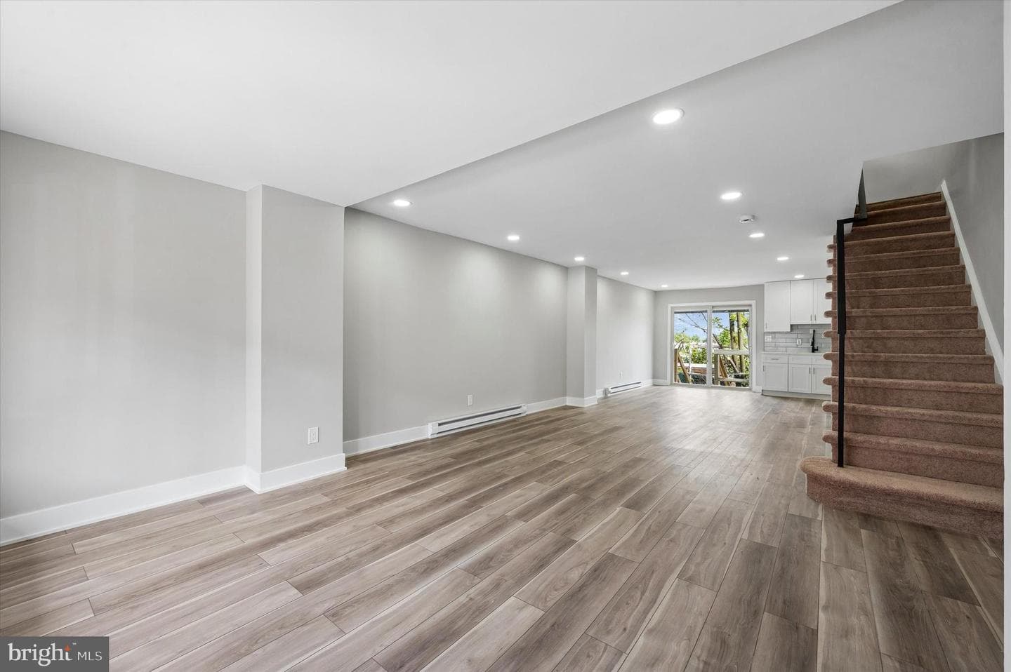 6736 Linmore Avenue photo 3