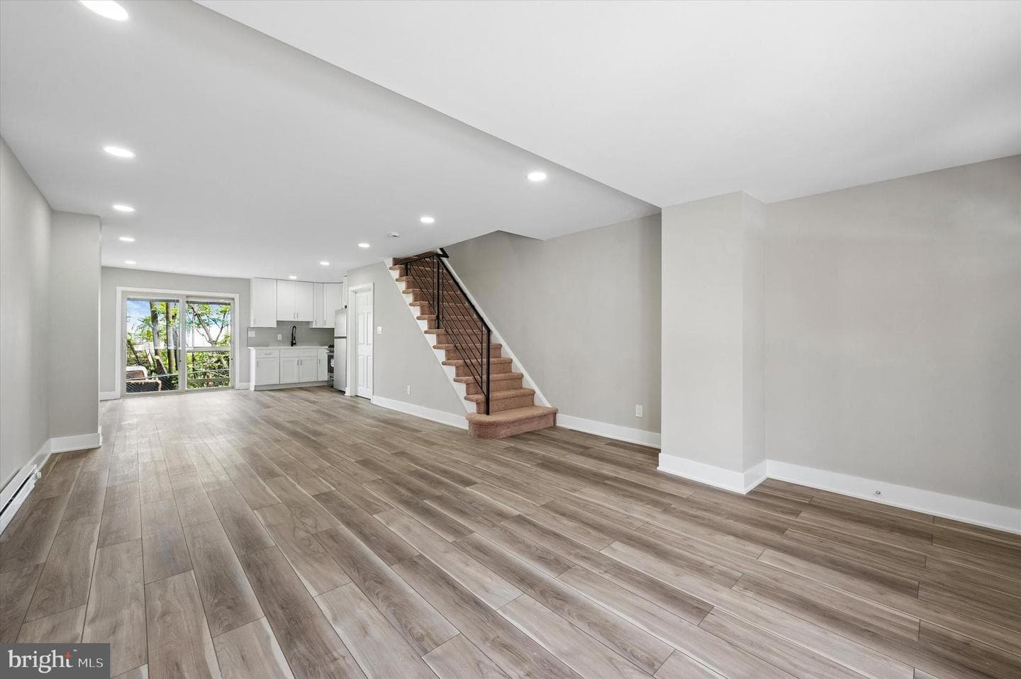 6736 Linmore Avenue photo 4