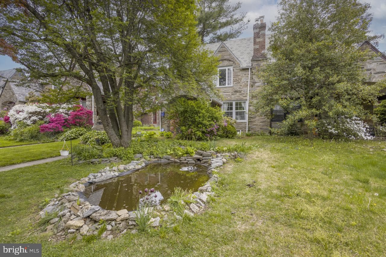 606 E Durham Street photo 3