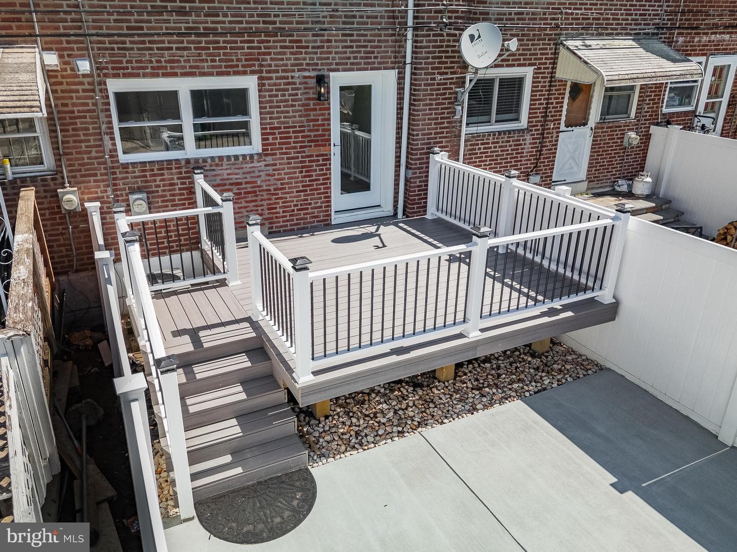1622 E Howell St photo 6