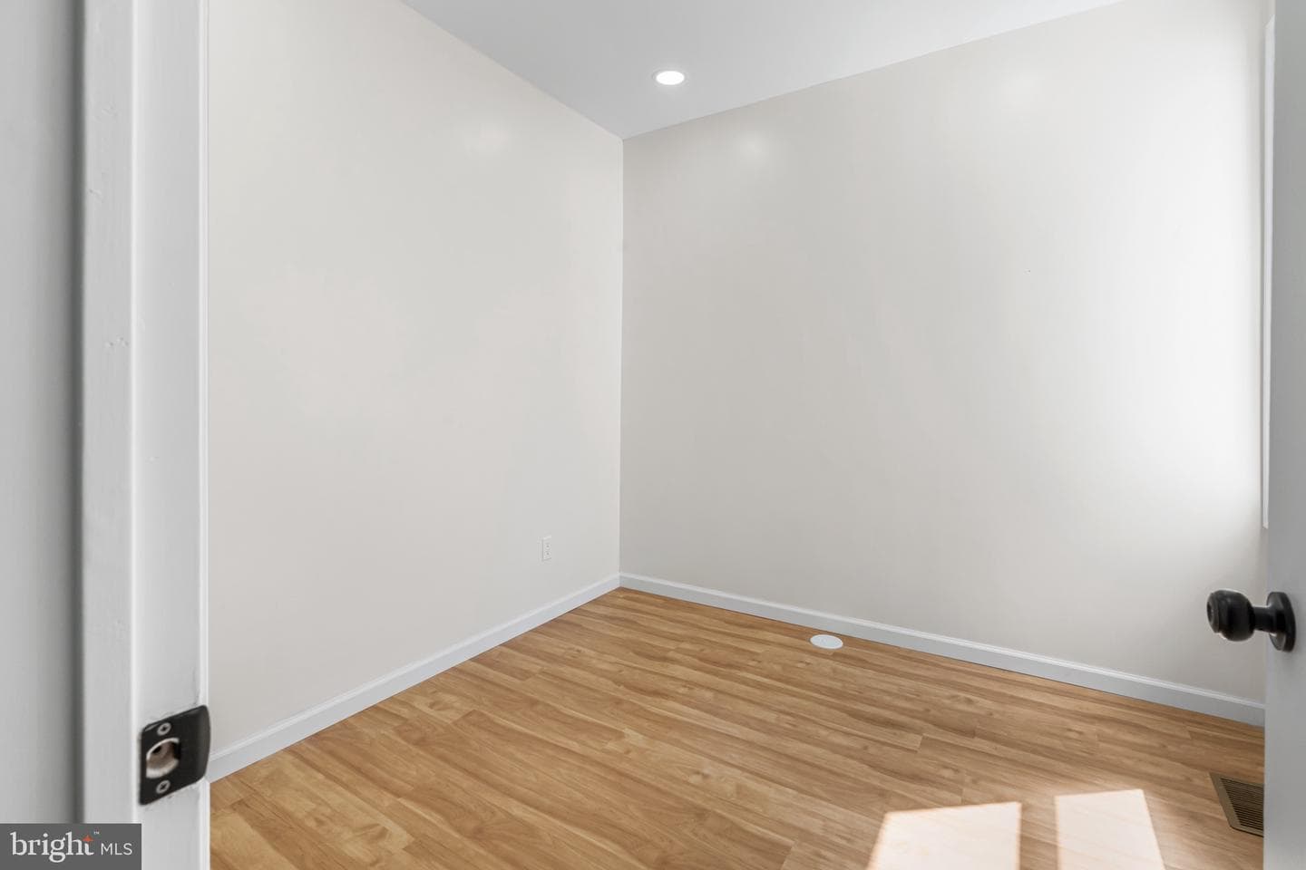 5320 Walton Avenue photo 27