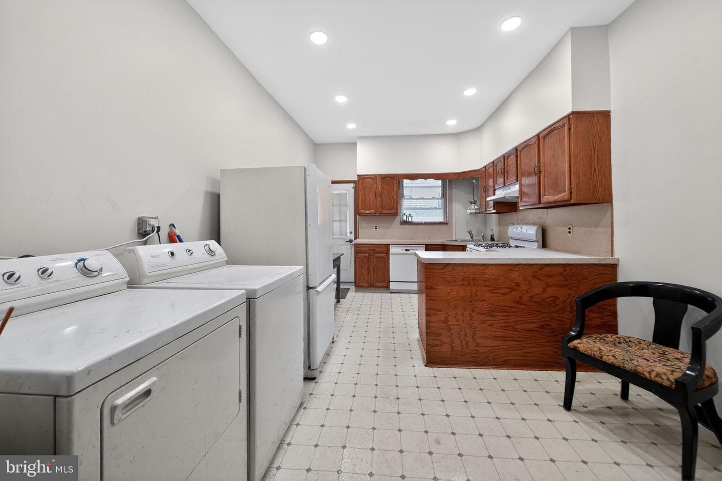 1325 E Montgomery Avenue photo 14