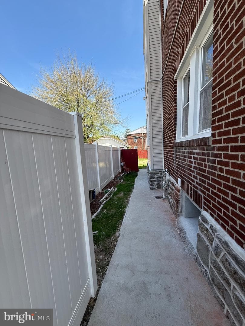 825 Rhawn Street photo 10