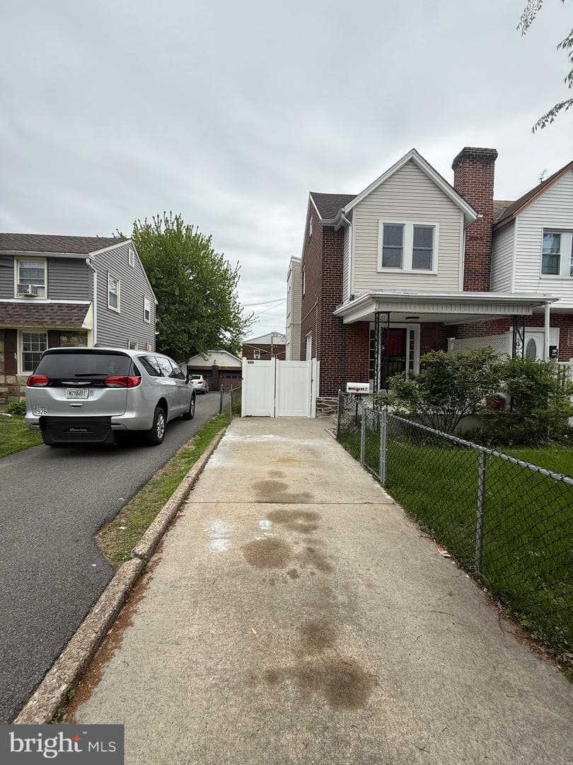 825 Rhawn Street photo 3