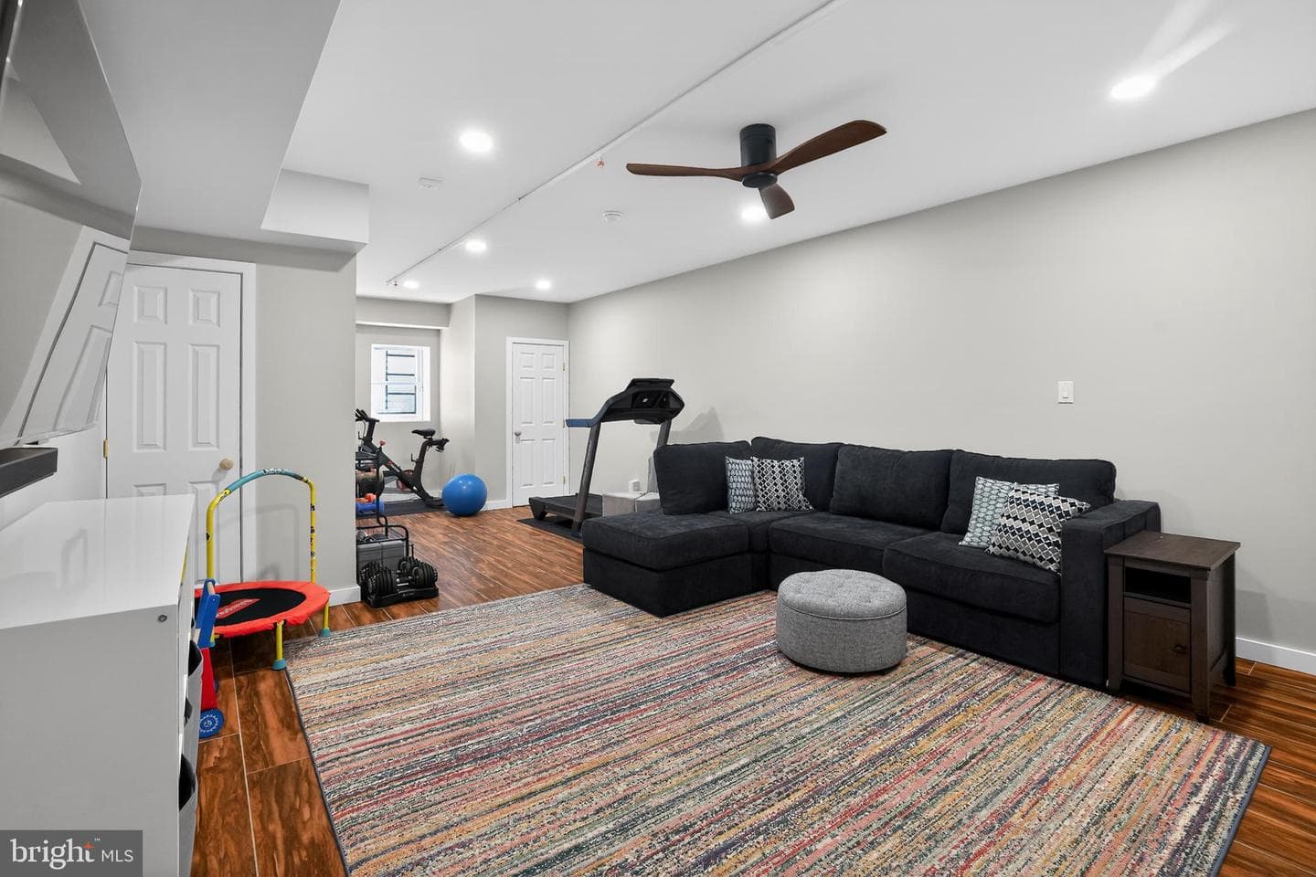 2246 Christian Street photo 24
