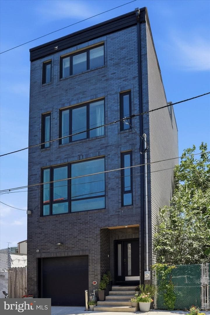 2657 Livingston Street photo 3