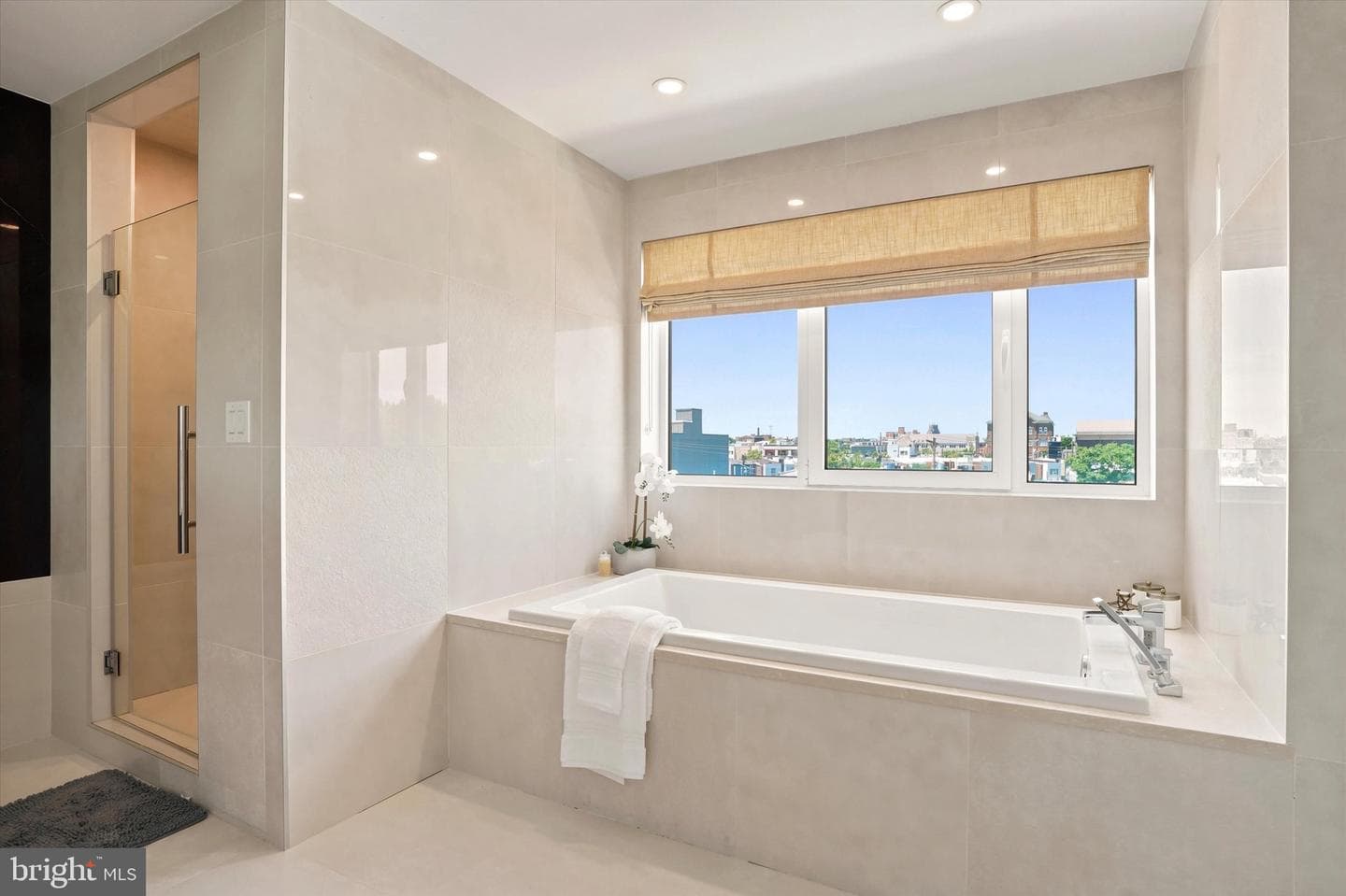 2657 Livingston Street photo 34