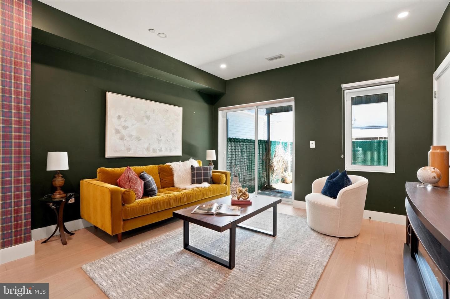 2657 Livingston Street photo 8