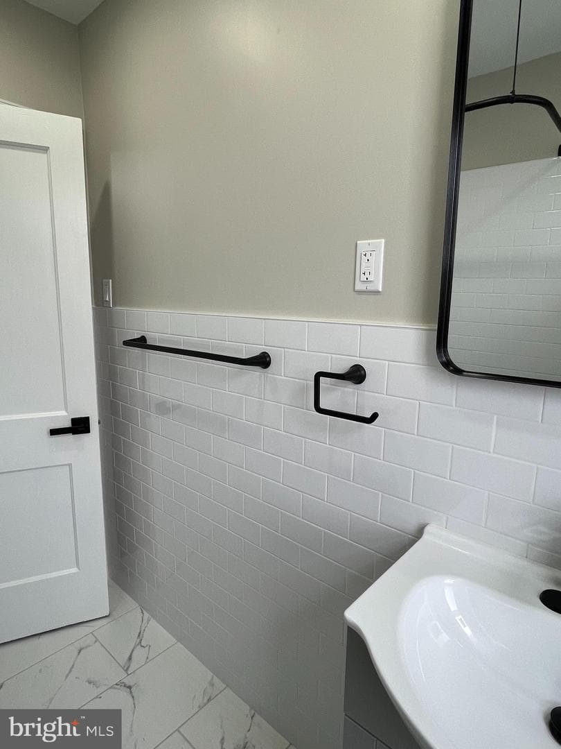 457 Robbins Street photo 17
