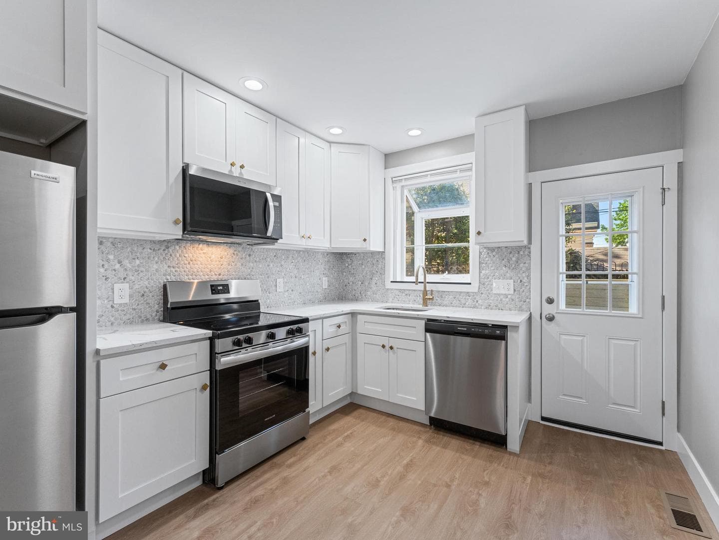 2444 S Lambert Street photo 12