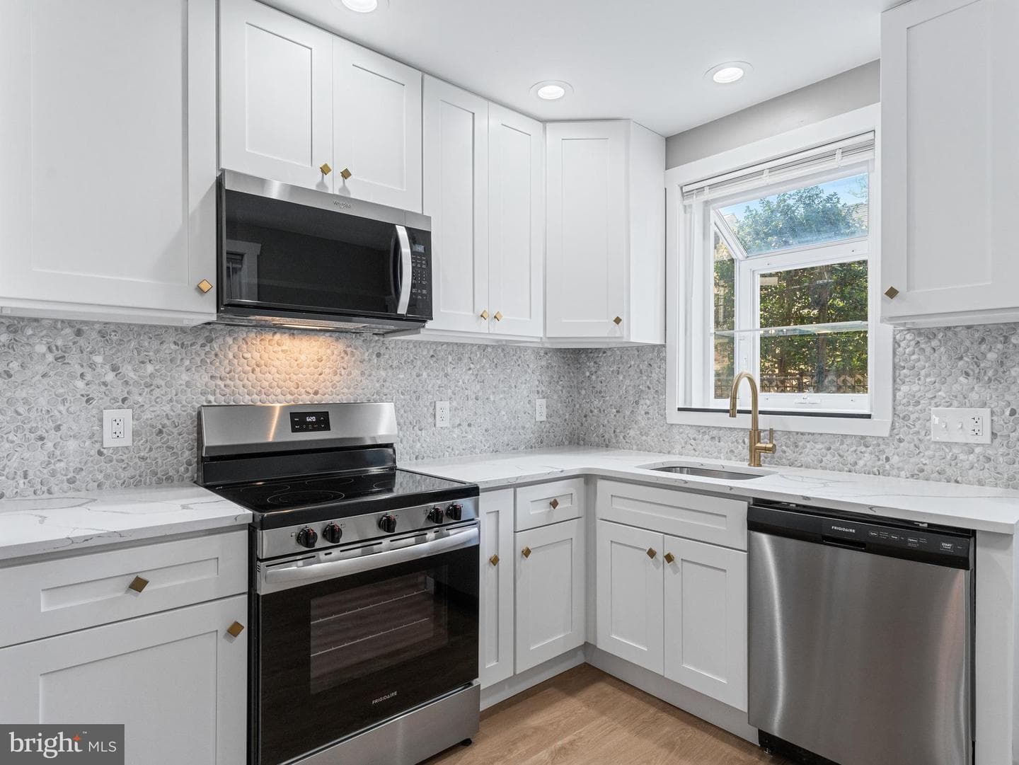 2444 S Lambert Street photo 13