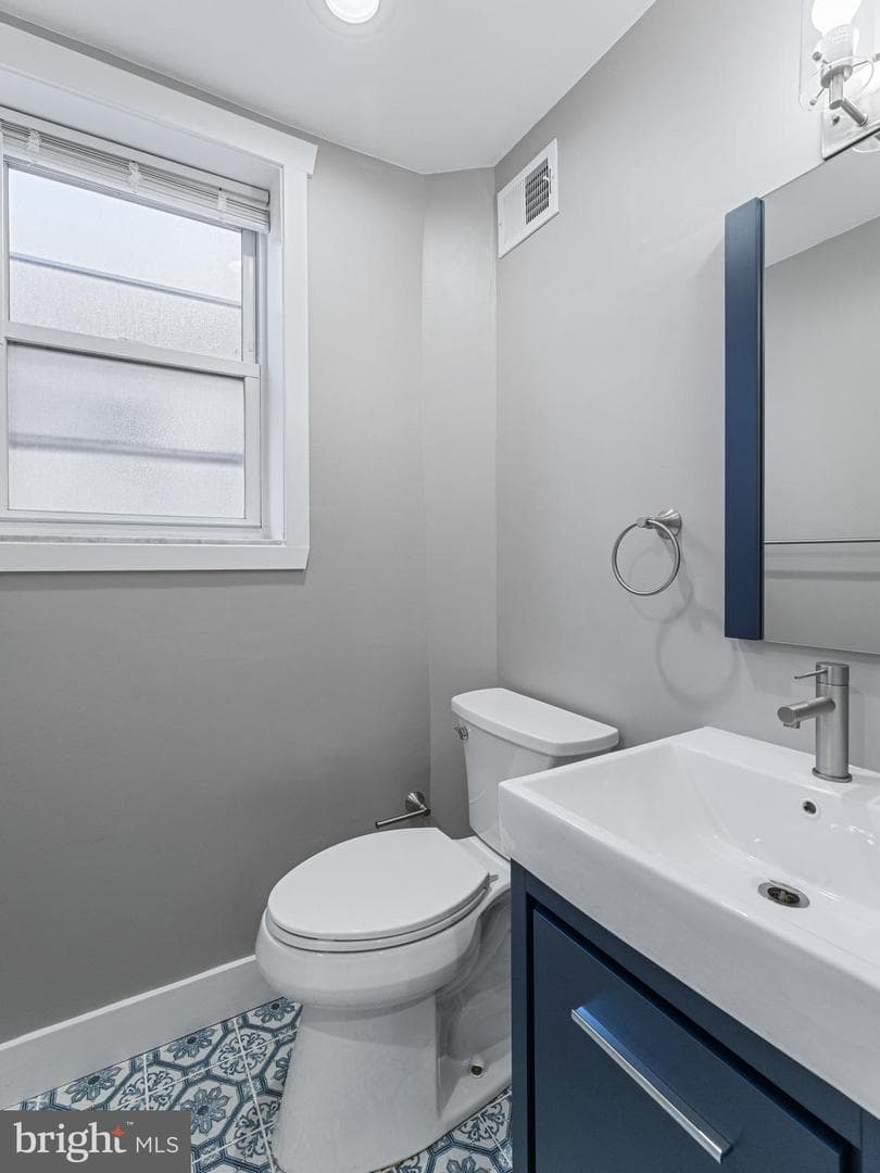2444 S Lambert Street photo 22