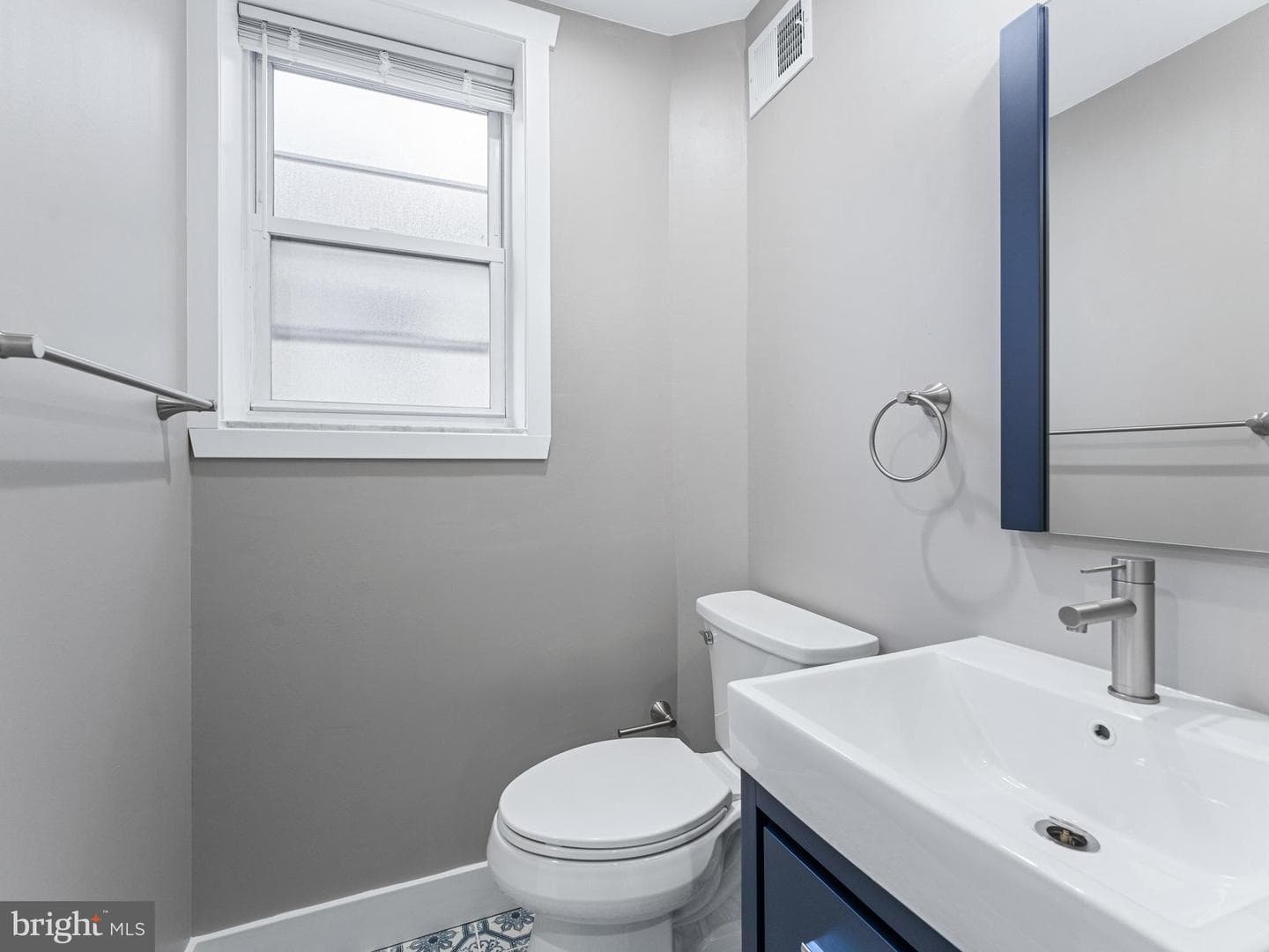 2444 S Lambert Street photo 30