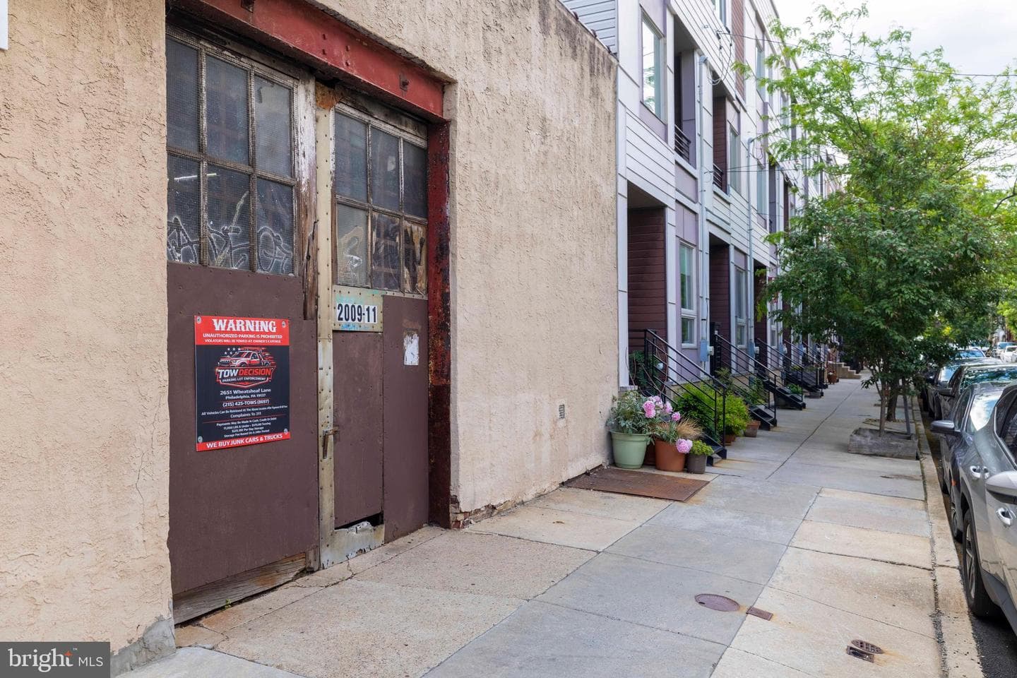 2009 E York Street photo 7
