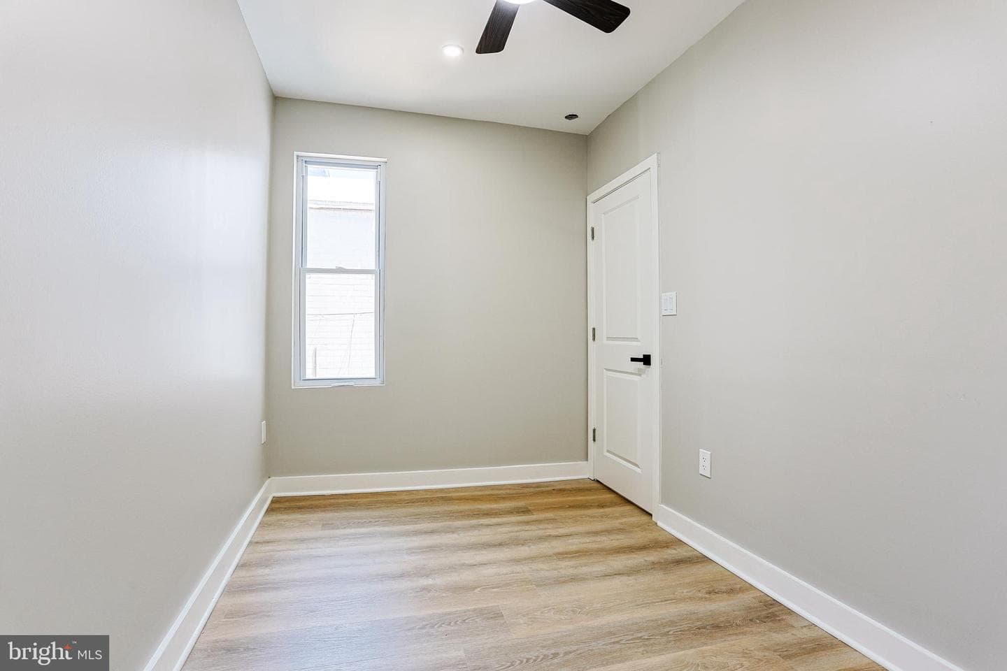 2129 E Tioga Street photo 18