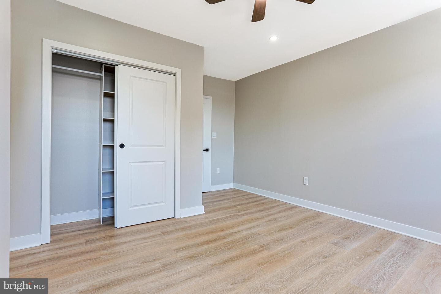 2129 E Tioga Street photo 21