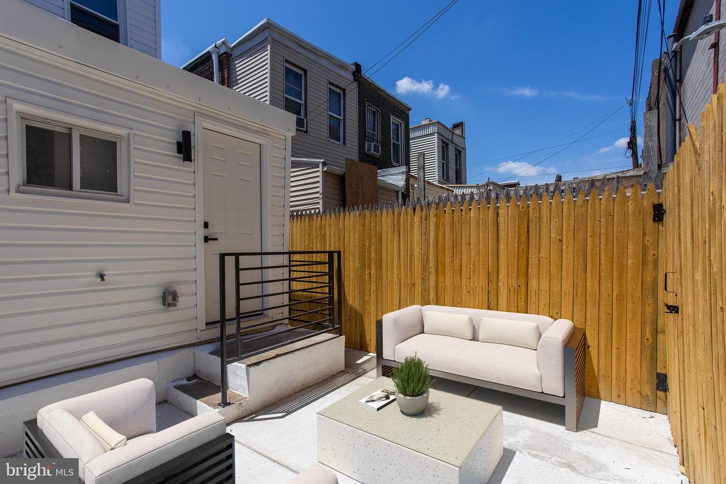 2129 E Tioga Street photo 4