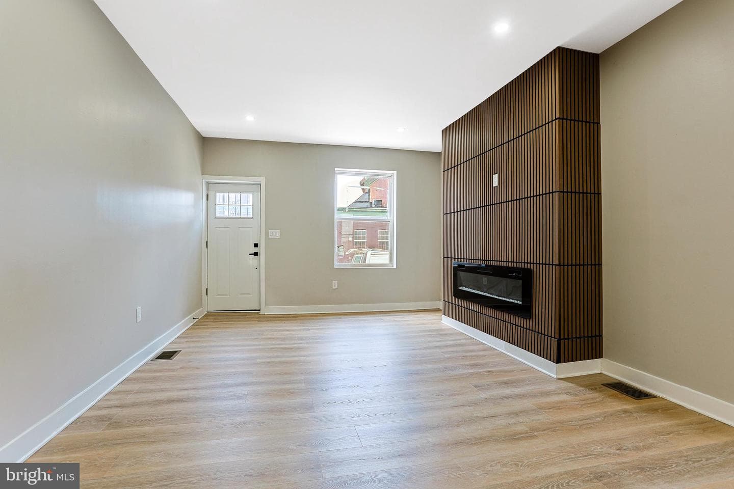 2129 E Tioga Street photo 7