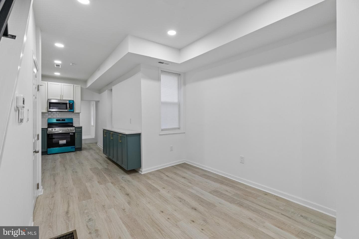 21 E Silver Street photo 14