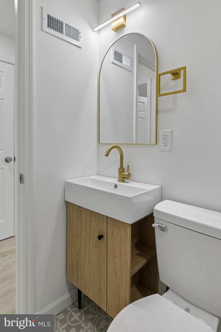 21 E Silver Street photo 17