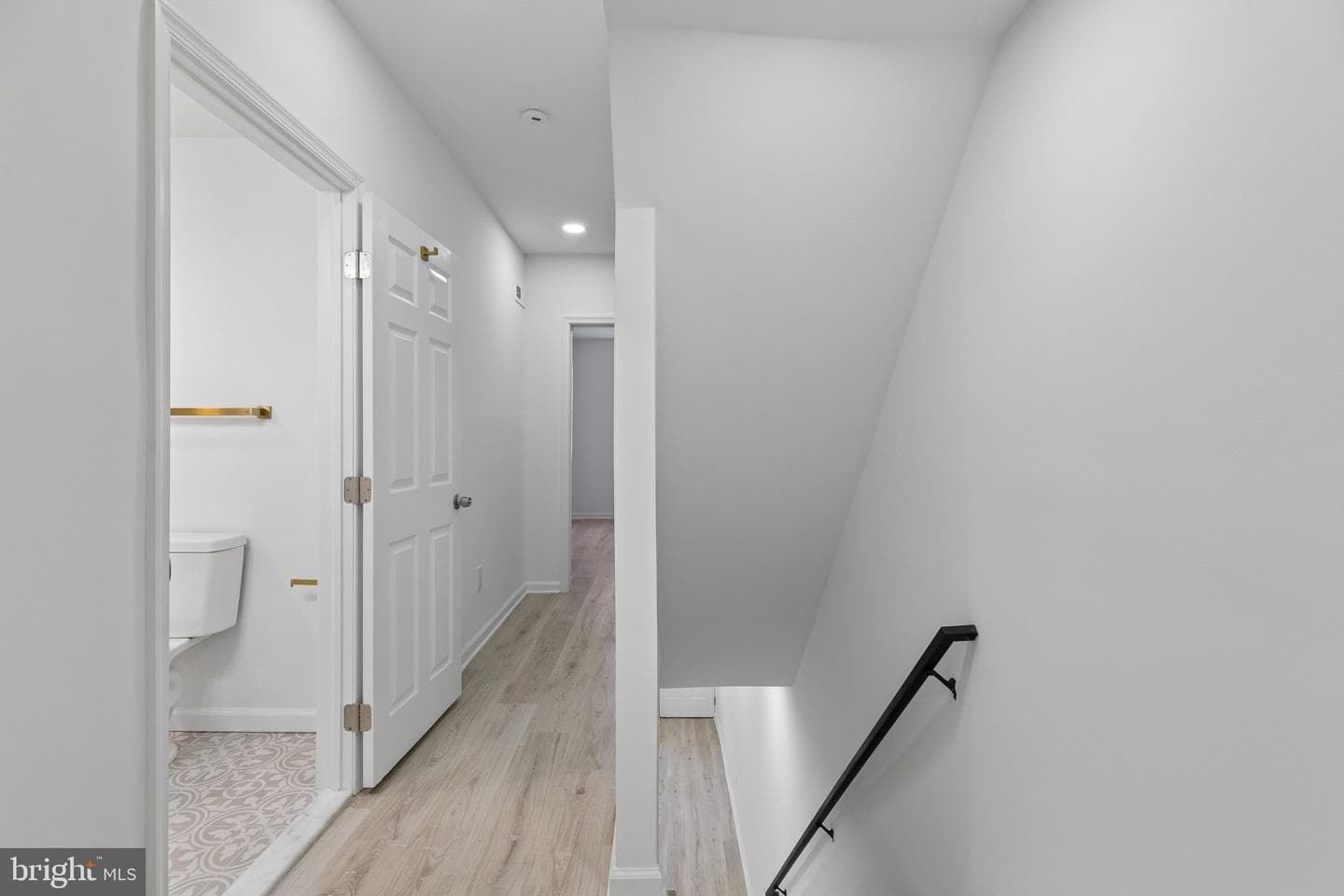 21 E Silver Street photo 18