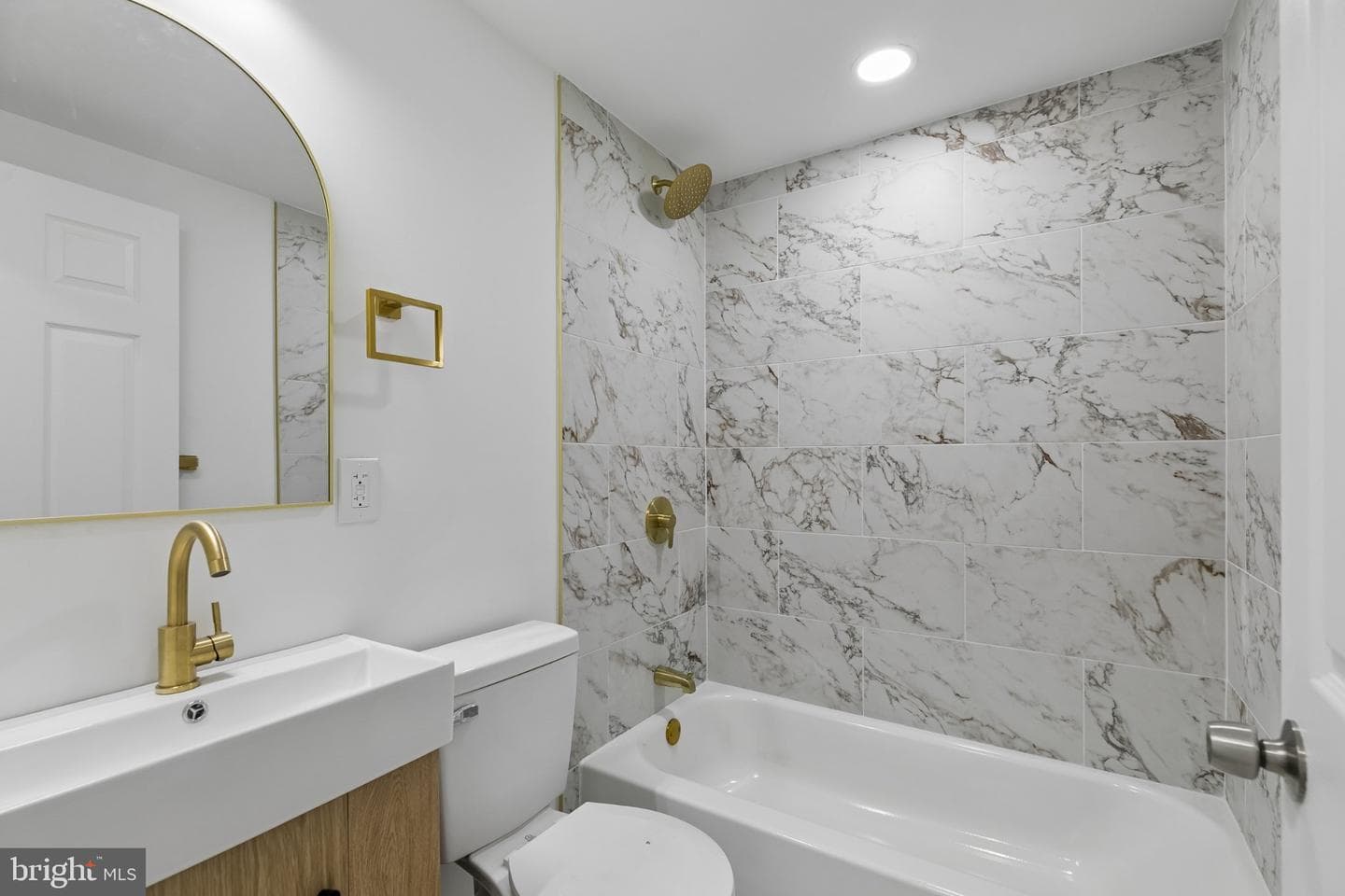 21 E Silver Street photo 20