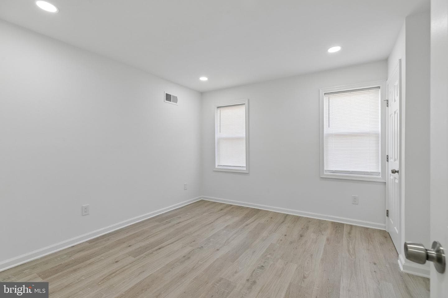 21 E Silver Street photo 24