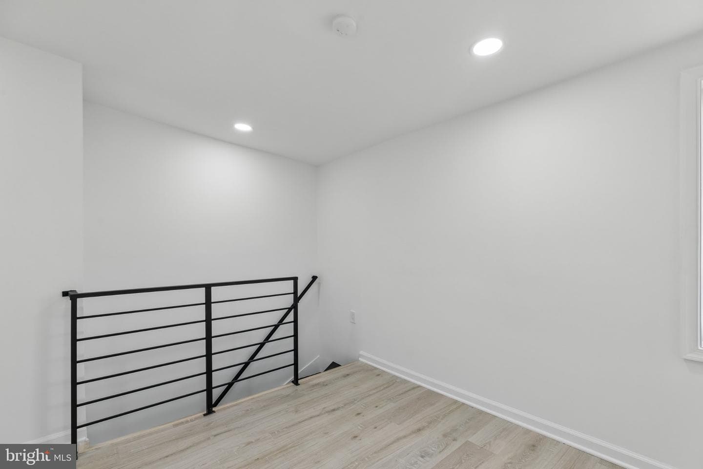 21 E Silver Street photo 30