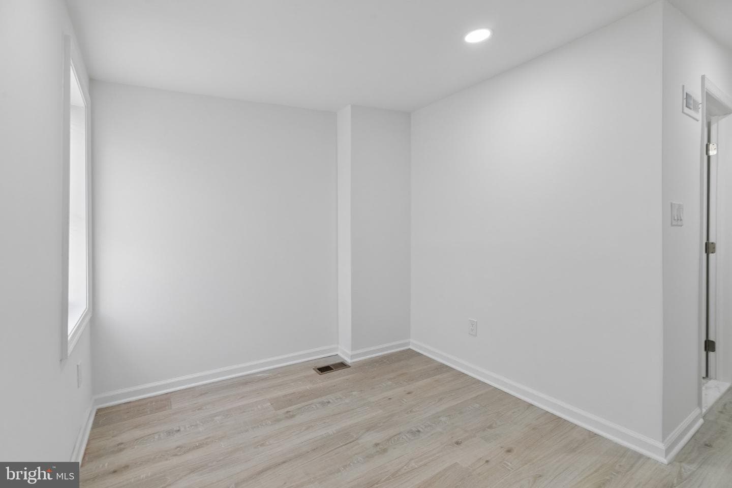 21 E Silver Street photo 31
