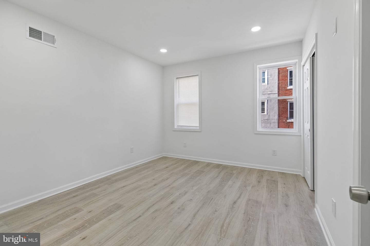 21 E Silver Street photo 35