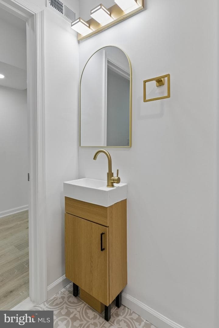 21 E Silver Street photo 36
