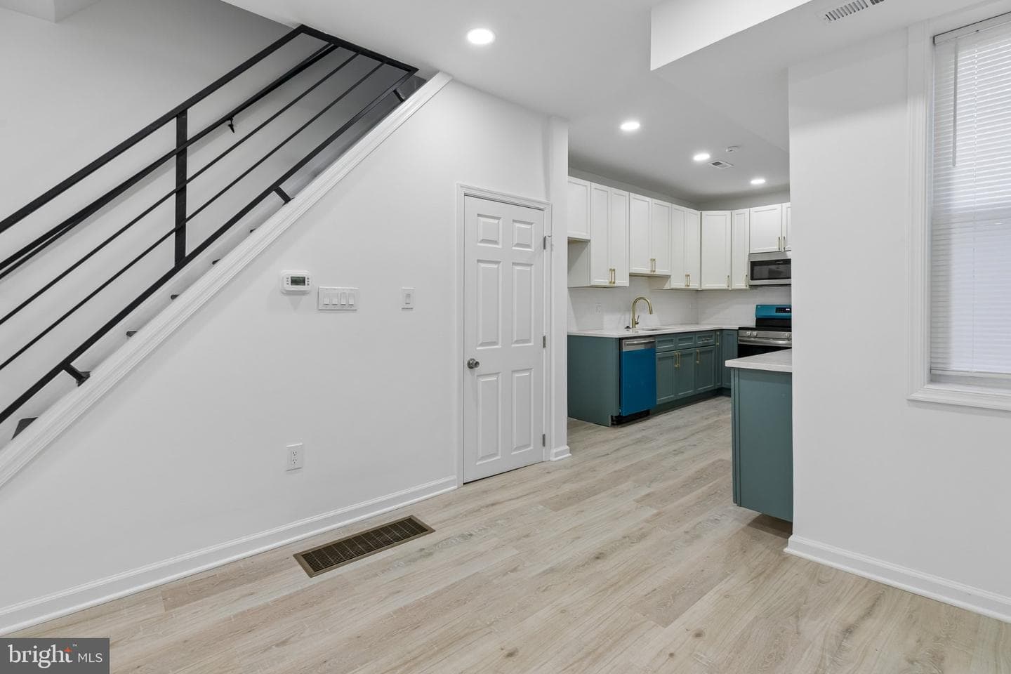 21 E Silver Street photo 9