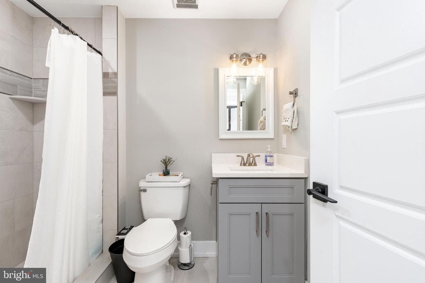 2224 N Hope Street photo 18