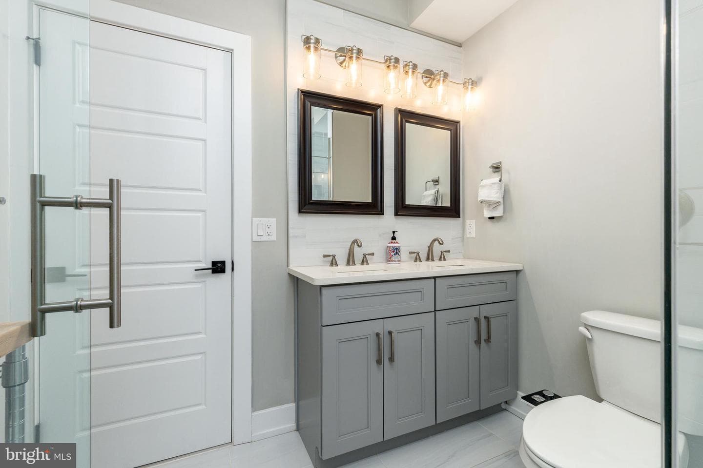 2224 N Hope Street photo 32