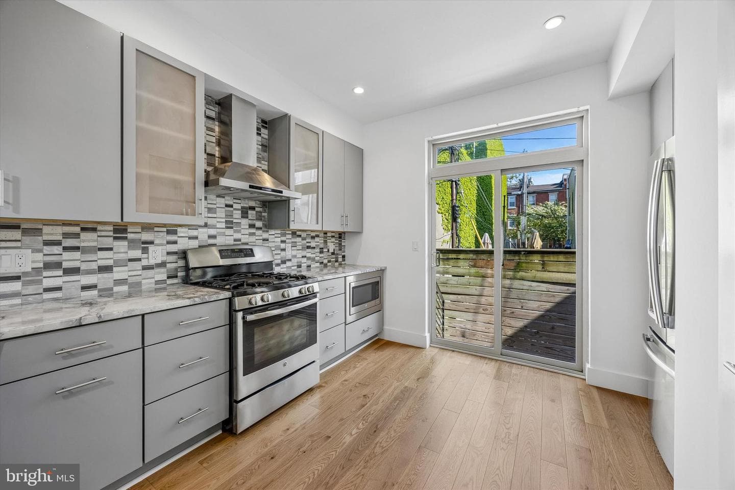 405 Greenwich Street photo 12