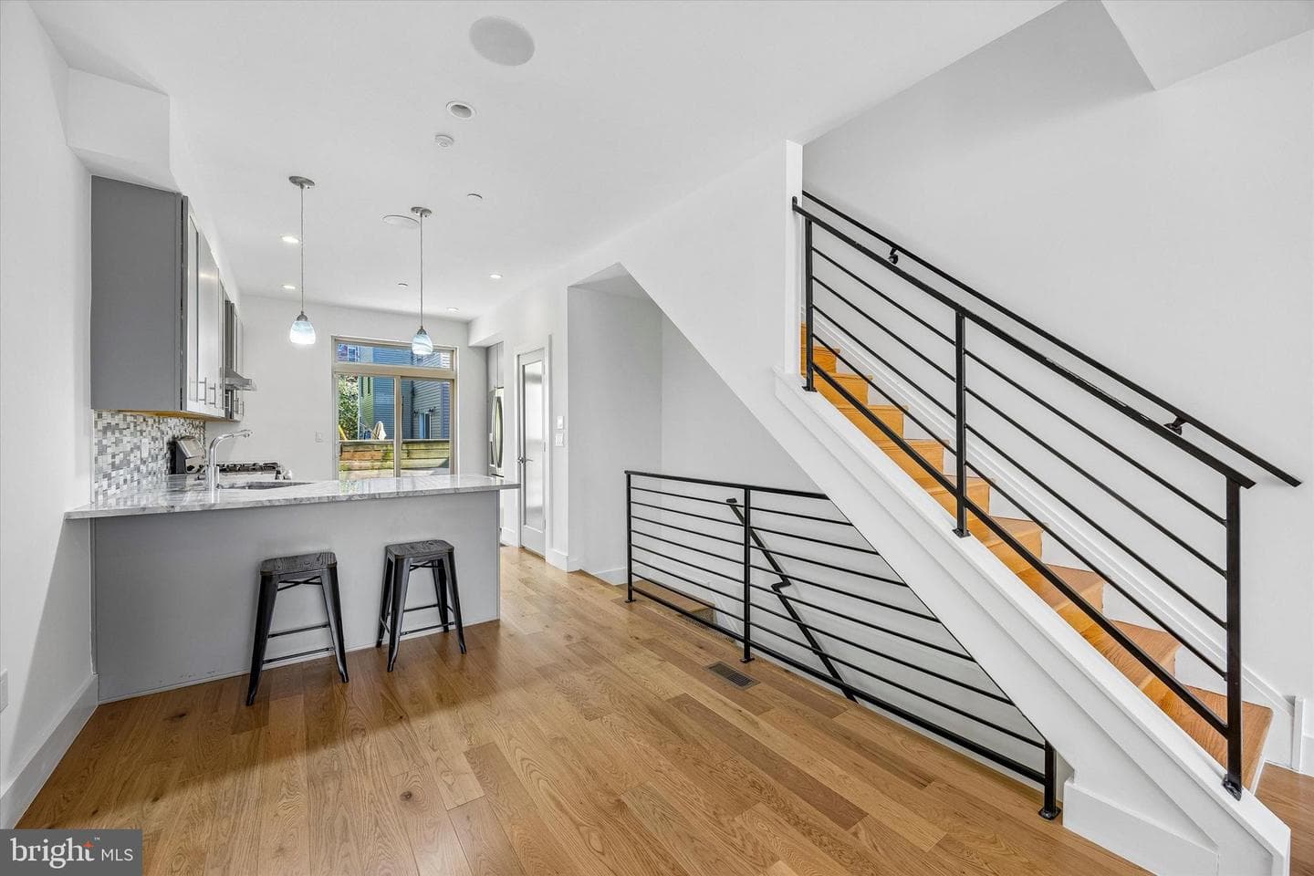 405 Greenwich Street photo 8