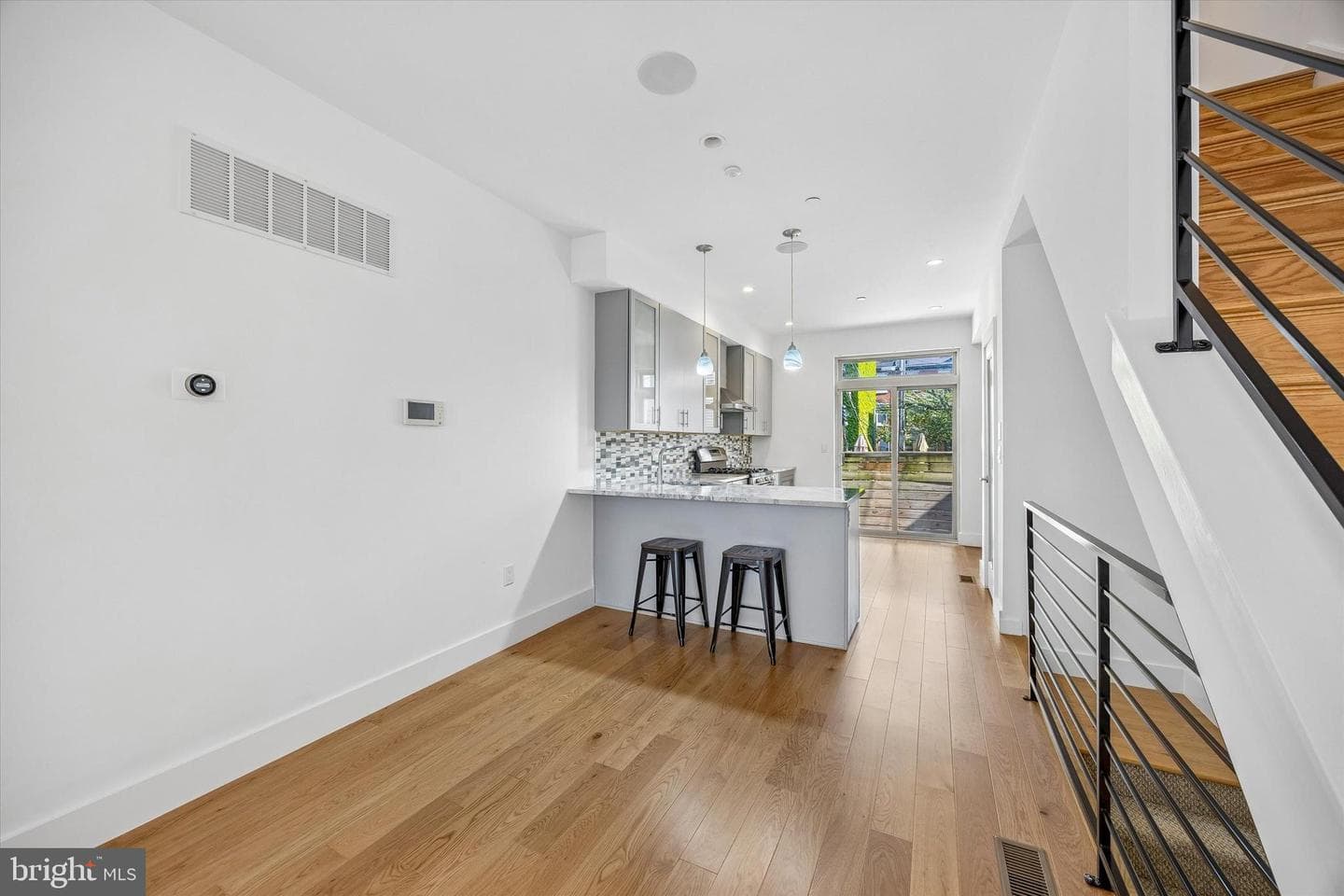 405 Greenwich Street photo 9