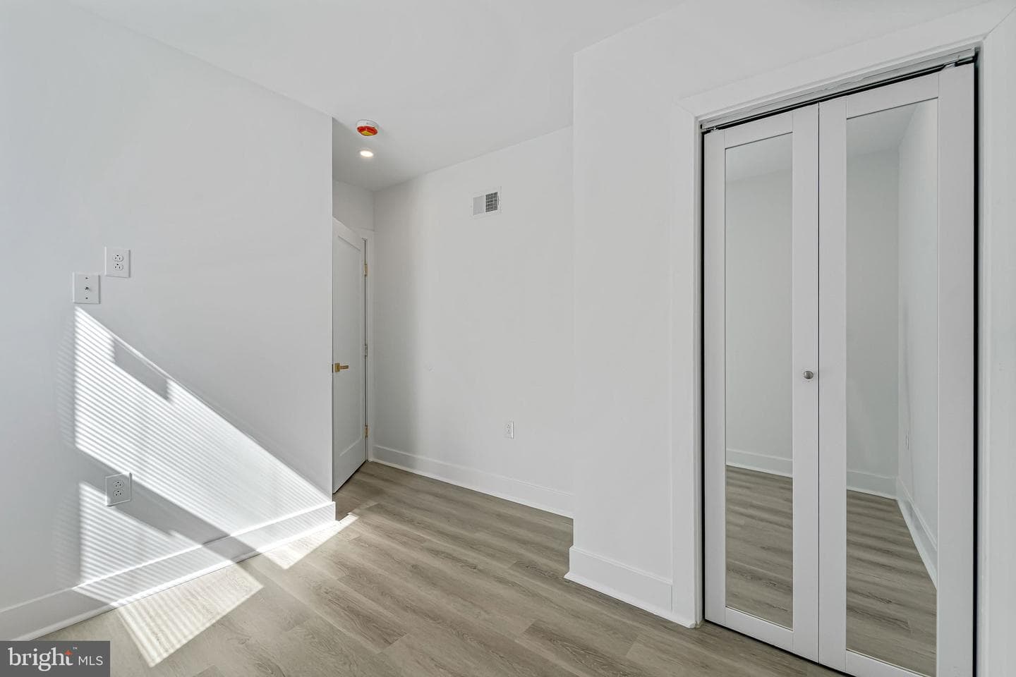 5540 W Oxford Street photo 12