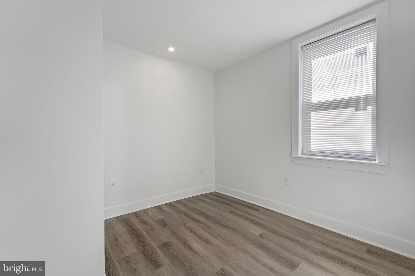 5540 W Oxford Street photo 19