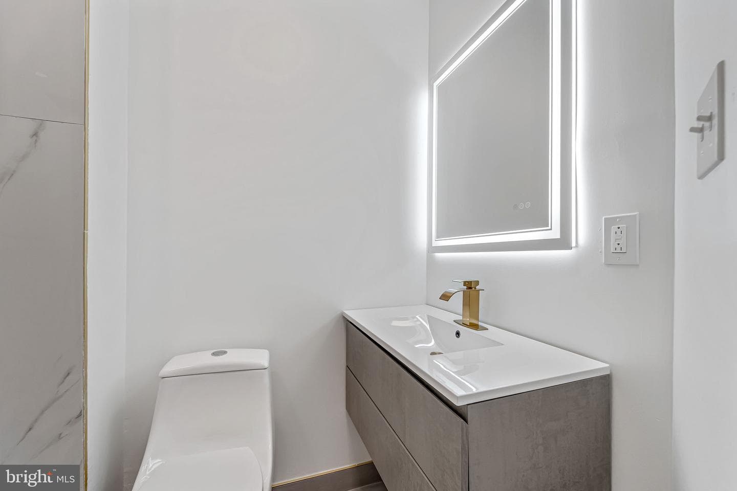 5540 W Oxford Street photo 24