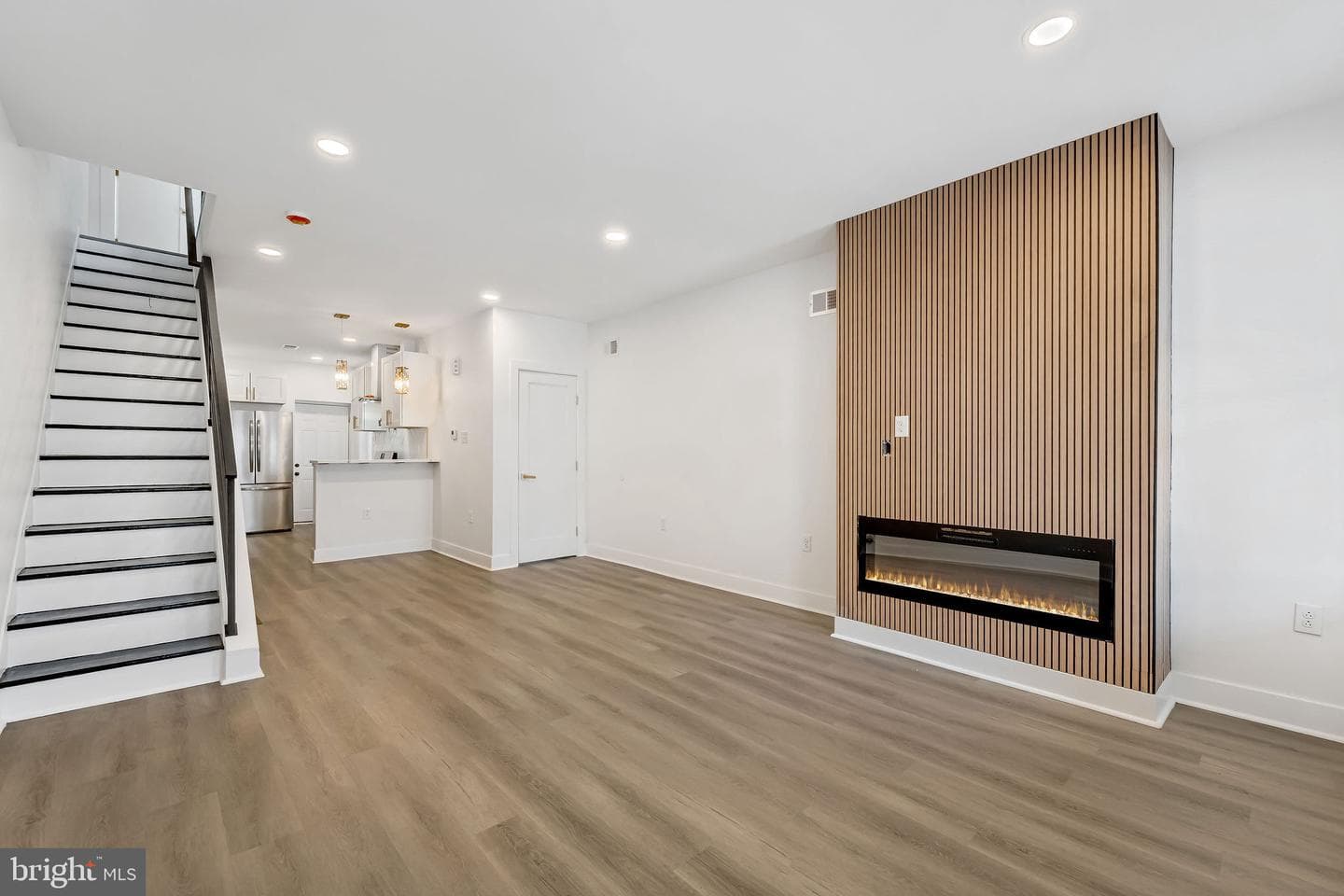 5540 W Oxford Street photo 3
