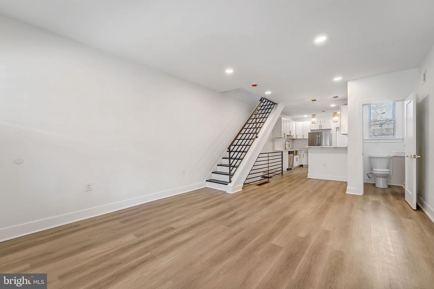 5540 W Oxford Street photo 4