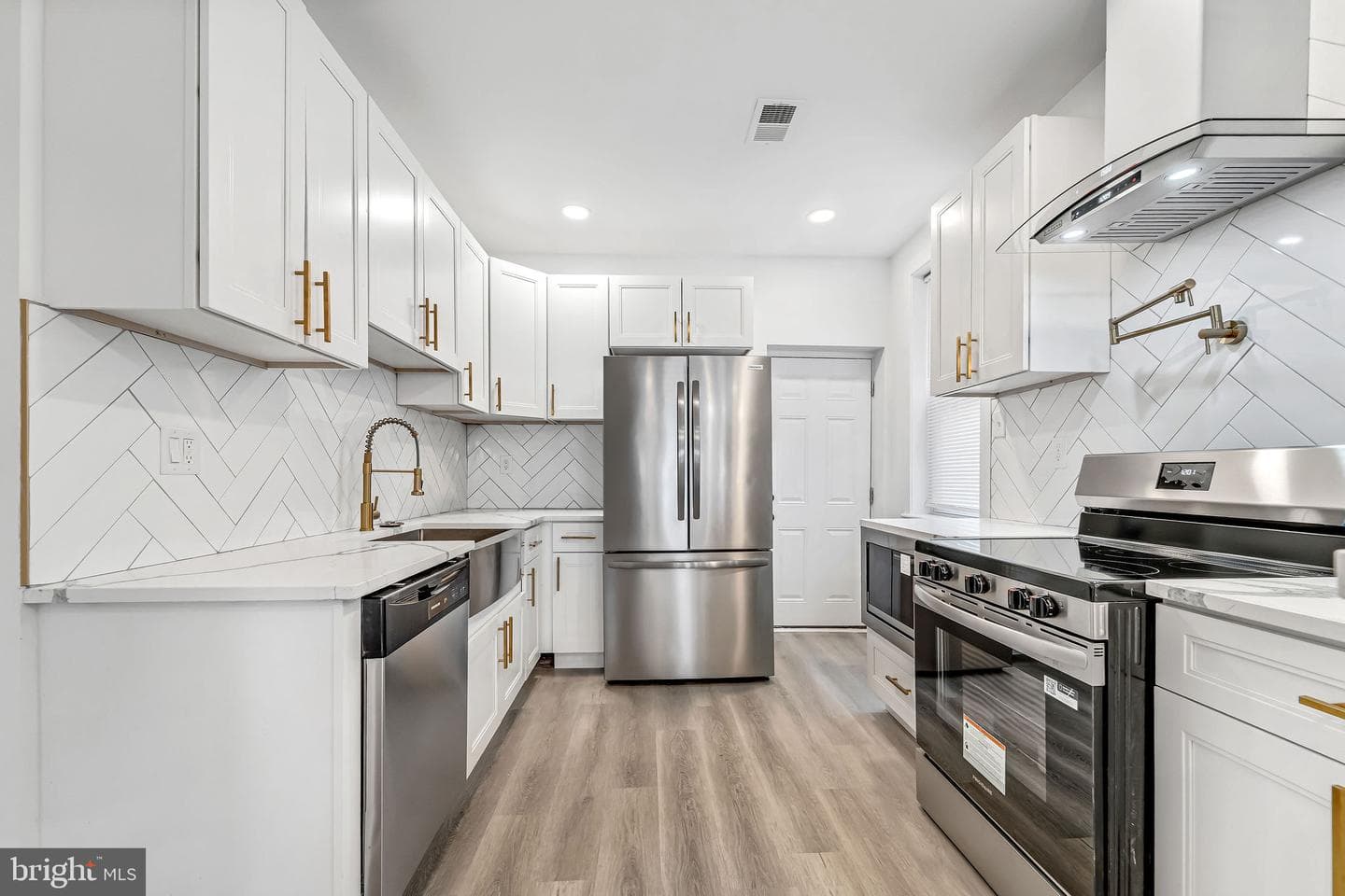 5540 W Oxford Street photo 8