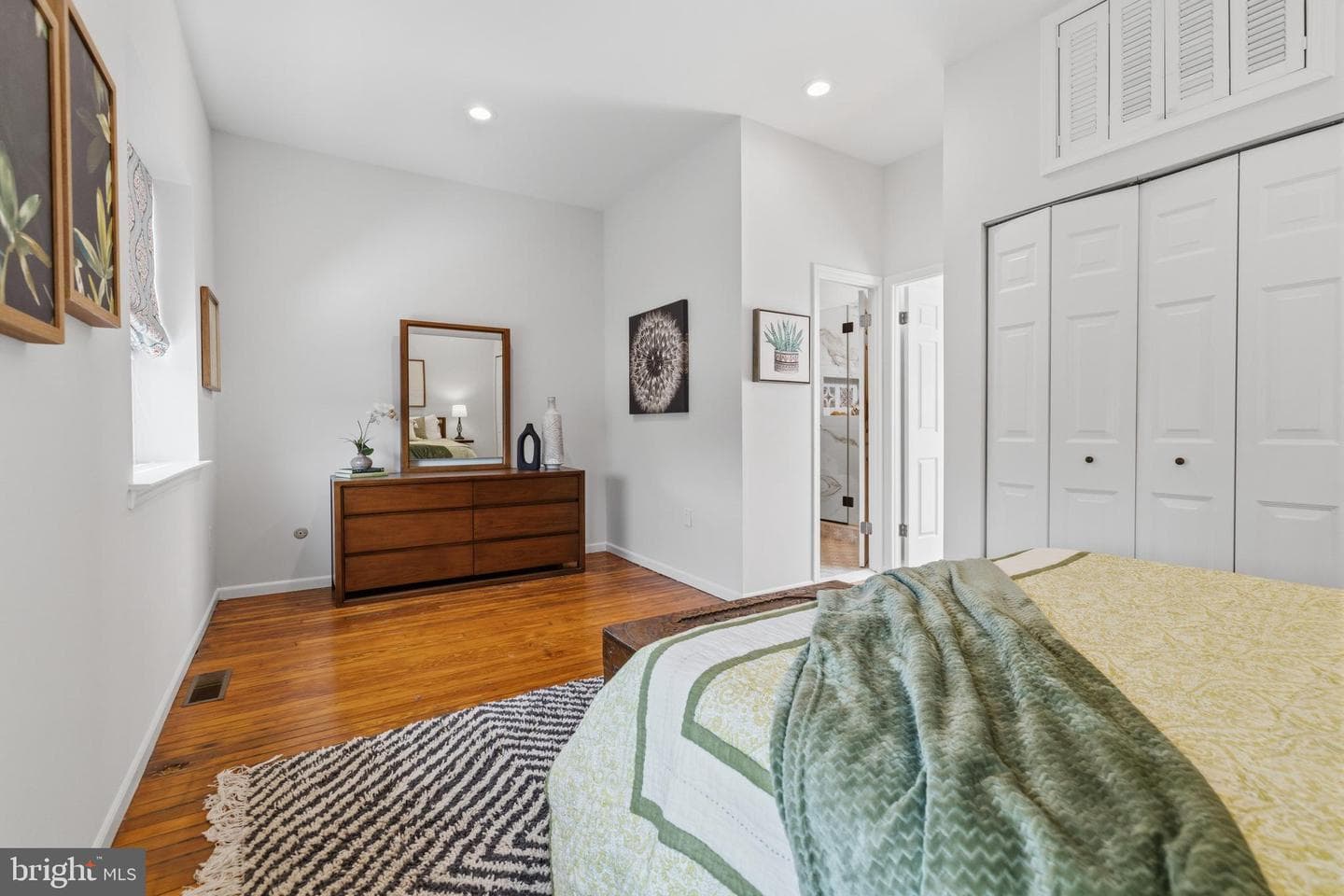 1133 Waverly Street photo 19