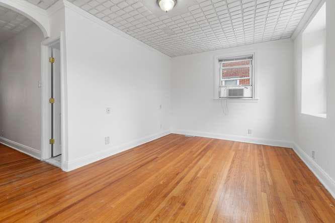 2210 Bryn Mawr Avenue photo 16